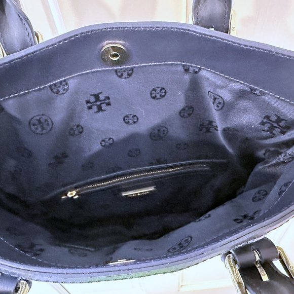 Tory Burch Finley Fold-Over Crossbody Bag - Picture 3 of 14